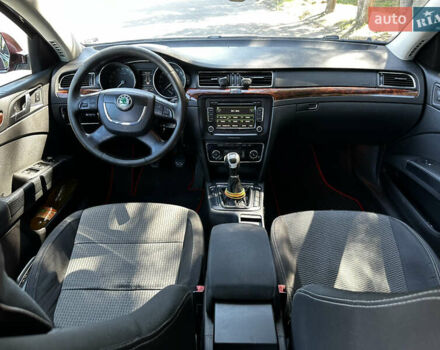 Красный Шкода Суперб, объемом двигателя 1.97 л и пробегом 365 тыс. км за 7700 $, фото 13 на Automoto.ua