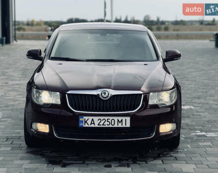 Красный Шкода Суперб, объемом двигателя 3.58 л и пробегом 254 тыс. км за 8800 $, фото 1 на Automoto.ua