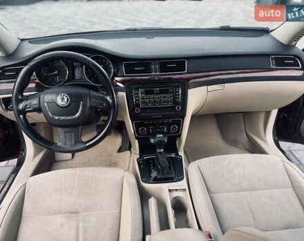 Красный Шкода Суперб, объемом двигателя 3.58 л и пробегом 254 тыс. км за 8800 $, фото 8 на Automoto.ua