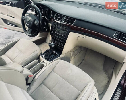 Красный Шкода Суперб, объемом двигателя 3.58 л и пробегом 254 тыс. км за 8800 $, фото 9 на Automoto.ua