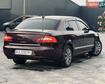 Красный Шкода Суперб, объемом двигателя 3.58 л и пробегом 254 тыс. км за 8800 $, фото 4 на Automoto.ua