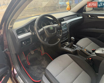 Красный Шкода Суперб, объемом двигателя 1.8 л и пробегом 202 тыс. км за 9500 $, фото 2 на Automoto.ua