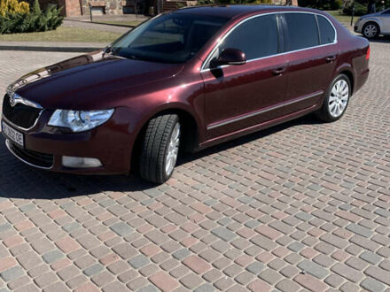 Шкода Суперб 2008 в Львове на Automoto.ua Красный Шкода Суперб, объемом двигателя 2 л и пробегом 251 тыс. км за 9100 $, фото 1 на Automoto.ua