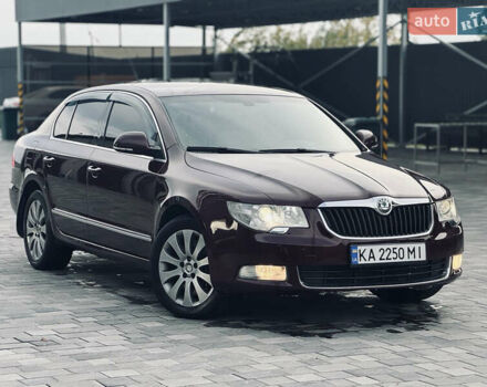 Красный Шкода Суперб, объемом двигателя 3.58 л и пробегом 254 тыс. км за 8800 $, фото 1 на Automoto.ua