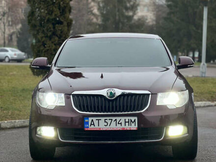 Красный Шкода Суперб, объемом двигателя 1.8 л и пробегом 106 тыс. км за 8000 $, фото 1 на Automoto.ua