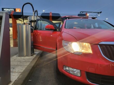 Красный Шкода Суперб, объемом двигателя 0 л и пробегом 275 тыс. км за 10000 $, фото 1 на Automoto.ua