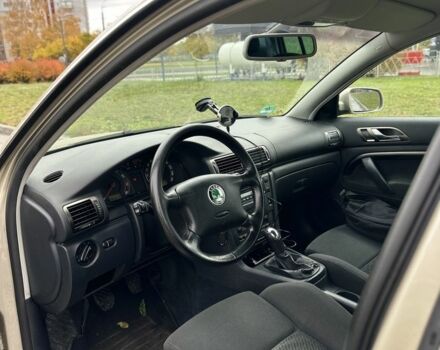 Жовтий Шкода Суперб, об'ємом двигуна 2 л та пробігом 226 тис. км за 5300 $, фото 7 на Automoto.ua