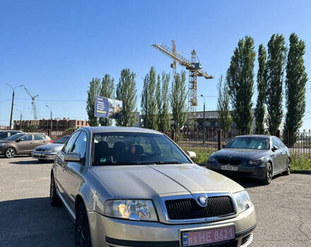 Желтый Шкода Суперб, объемом двигателя 2 л и пробегом 226 тыс. км за 5150 $, фото 1 на Automoto.ua