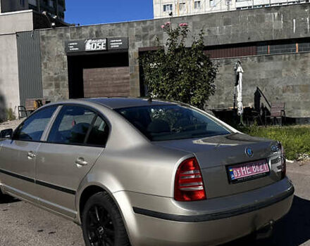 Желтый Шкода Суперб, объемом двигателя 2 л и пробегом 226 тыс. км за 5150 $, фото 5 на Automoto.ua