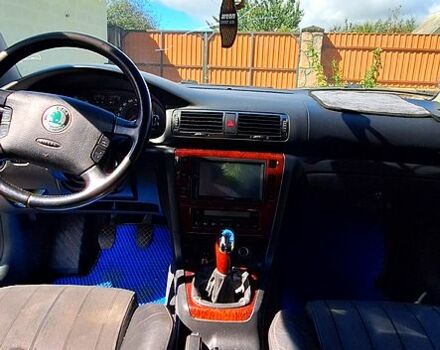 Серый Шкода Суперб, объемом двигателя 2.5 л и пробегом 360 тыс. км за 3000 $, фото 4 на Automoto.ua