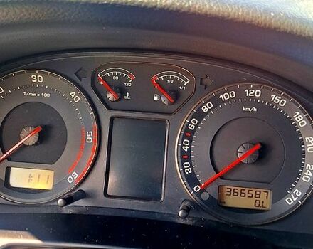 Серый Шкода Суперб, объемом двигателя 2.5 л и пробегом 360 тыс. км за 3000 $, фото 2 на Automoto.ua