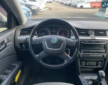 Серый Шкода Суперб, объемом двигателя 1.8 л и пробегом 162 тыс. км за 8790 $, фото 13 на Automoto.ua