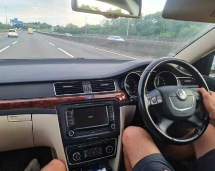Сірий Шкода Суперб, об'ємом двигуна 2 л та пробігом 145 тис. км за 2800 $, фото 2 на Automoto.ua