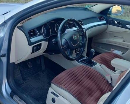 Сірий Шкода Суперб, об'ємом двигуна 2 л та пробігом 256 тис. км за 9300 $, фото 2 на Automoto.ua