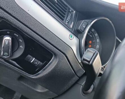 Серый Шкода Суперб, объемом двигателя 1.6 л и пробегом 328 тыс. км за 7950 $, фото 98 на Automoto.ua