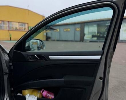 Серый Шкода Суперб, объемом двигателя 1.6 л и пробегом 198 тыс. км за 9000 $, фото 11 на Automoto.ua