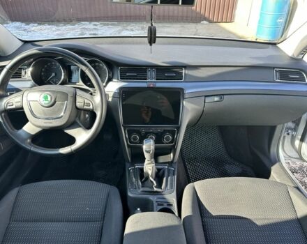 Серый Шкода Суперб, объемом двигателя 2 л и пробегом 185 тыс. км за 11000 $, фото 4 на Automoto.ua