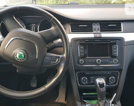 Серый Шкода Суперб, объемом двигателя 1.6 л и пробегом 240 тыс. км за 8900 $, фото 7 на Automoto.ua