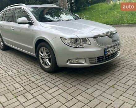 Шкода Суперб 2012 в Ровно на Automoto.ua Серый Шкода Суперб, объемом двигателя 2 л и пробегом 270 тыс. км за 15200 $, фото 3 на Automoto.ua