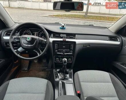 Серый Шкода Суперб, объемом двигателя 1.6 л и пробегом 325 тыс. км за 8300 $, фото 15 на Automoto.ua