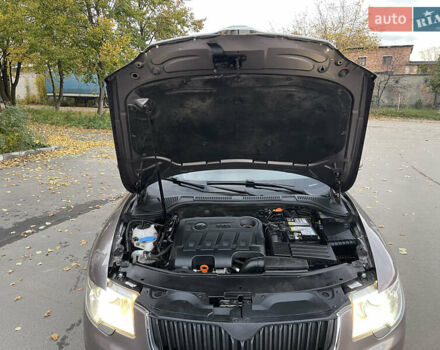 Сірий Шкода Суперб, об'ємом двигуна 2 л та пробігом 256 тис. км за 10700 $, фото 52 на Automoto.ua