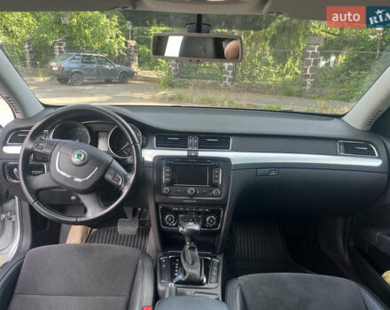Сірий Шкода Суперб, об'ємом двигуна 2 л та пробігом 270 тис. км за 13500 $, фото 26 на Automoto.ua