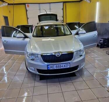 Серый Шкода Суперб, объемом двигателя 2 л и пробегом 260 тыс. км за 11200 $, фото 3 на Automoto.ua