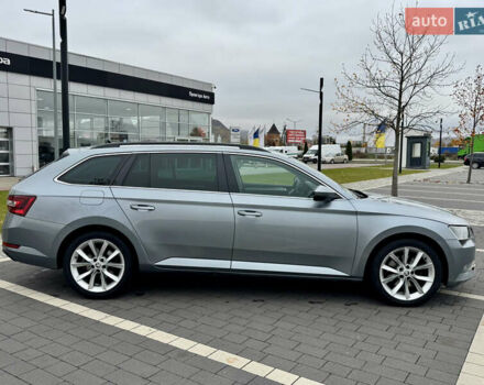 Шкода Суперб 2015 у Мукачеве на Automoto.ua Сірий Шкода Суперб, об'ємом двигуна 2 л та пробігом 247 тис. км за 14499 $, фото 5 на Automoto.ua