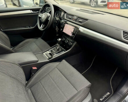 Шкода Суперб 2015 у Мукачеве на Automoto.ua Сірий Шкода Суперб, об'ємом двигуна 2 л та пробігом 247 тис. км за 14499 $, фото 12 на Automoto.ua