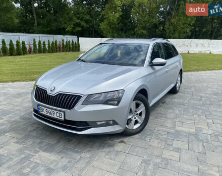 Серый Шкода Суперб, объемом двигателя 1.8 л и пробегом 296 тыс. км за 12350 $, фото 1 на Automoto.ua