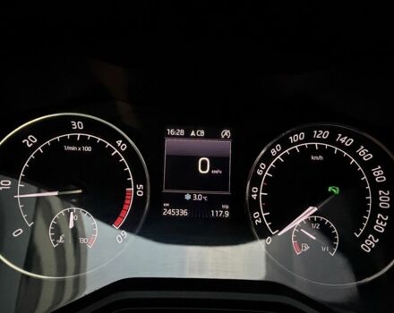 Серый Шкода Суперб, объемом двигателя 2 л и пробегом 245 тыс. км за 15000 $, фото 17 на Automoto.ua