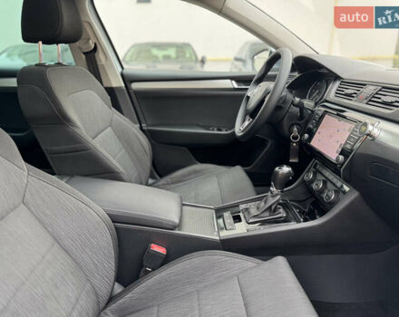 Шкода Суперб 2015 у Мукачеве на Automoto.ua Сірий Шкода Суперб, об'ємом двигуна 2 л та пробігом 247 тис. км за 14499 $, фото 15 на Automoto.ua