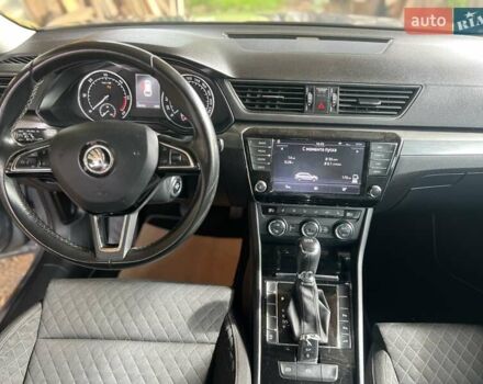 Серый Шкода Суперб, объемом двигателя 1.6 л и пробегом 230 тыс. км за 15000 $, фото 6 на Automoto.ua