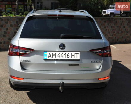 Серый Шкода Суперб, объемом двигателя 1.97 л и пробегом 265 тыс. км за 16000 $, фото 6 на Automoto.ua