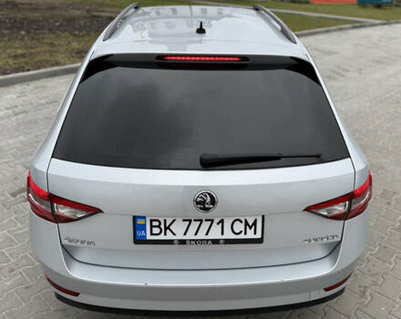 Серый Шкода Суперб, объемом двигателя 1.97 л и пробегом 361 тыс. км за 14600 $, фото 2 на Automoto.ua