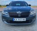 Серый Шкода Суперб, объемом двигателя 1.97 л и пробегом 215 тыс. км за 19000 $, фото 1 на Automoto.ua