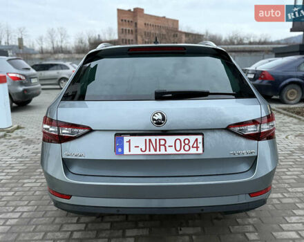 Серый Шкода Суперб, объемом двигателя 2 л и пробегом 237 тыс. км за 19000 $, фото 9 на Automoto.ua