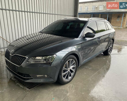 Серый Шкода Суперб, объемом двигателя 1.97 л и пробегом 373 тыс. км за 17999 $, фото 19 на Automoto.ua