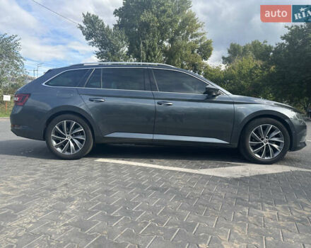 Серый Шкода Суперб, объемом двигателя 1.97 л и пробегом 373 тыс. км за 17999 $, фото 1 на Automoto.ua