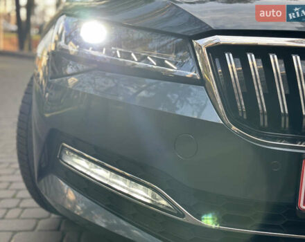 Сірий Шкода Суперб, об'ємом двигуна 2 л та пробігом 150 тис. км за 25500 $, фото 25 на Automoto.ua