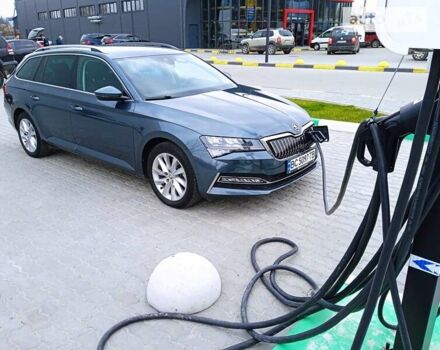 Серый Шкода Суперб, объемом двигателя 1.4 л и пробегом 108 тыс. км за 27900 $, фото 2 на Automoto.ua