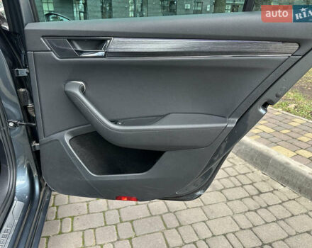 Сірий Шкода Суперб, об'ємом двигуна 2 л та пробігом 150 тис. км за 25500 $, фото 39 на Automoto.ua