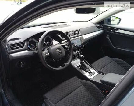 Серый Шкода Суперб, объемом двигателя 1.4 л и пробегом 108 тыс. км за 27900 $, фото 27 на Automoto.ua