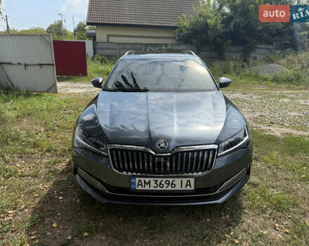 Сірий Шкода Суперб, об'ємом двигуна 1.97 л та пробігом 105 тис. км за 31200 $, фото 1 на Automoto.ua