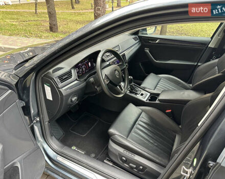 Сірий Шкода Суперб, об'ємом двигуна 2 л та пробігом 150 тис. км за 25500 $, фото 34 на Automoto.ua
