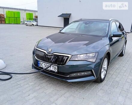 Серый Шкода Суперб, объемом двигателя 1.4 л и пробегом 108 тыс. км за 27900 $, фото 3 на Automoto.ua