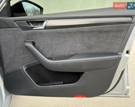 Серый Шкода Суперб, объемом двигателя 2 л и пробегом 201 тыс. км за 23999 $, фото 28 на Automoto.ua