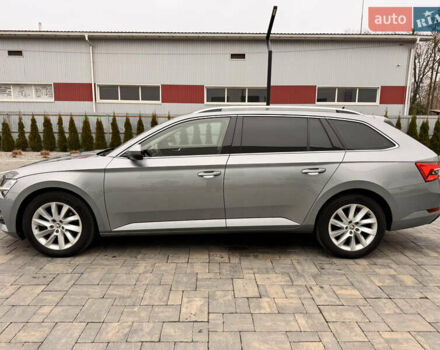 Серый Шкода Суперб, объемом двигателя 2 л и пробегом 183 тыс. км за 22800 $, фото 1 на Automoto.ua