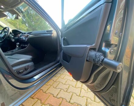 Сірий Шкода Суперб, об'ємом двигуна 2 л та пробігом 13 тис. км за 9000 $, фото 7 на Automoto.ua