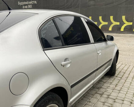 Сірий Шкода Суперб, об'ємом двигуна 2 л та пробігом 300 тис. км за 2899 $, фото 3 на Automoto.ua